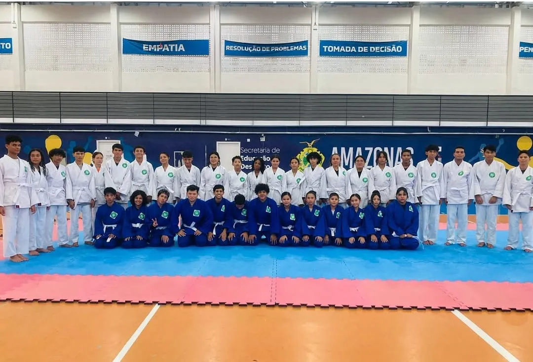Aquisição de material esportivo pessoal lanche para ministrar aulas de judô.